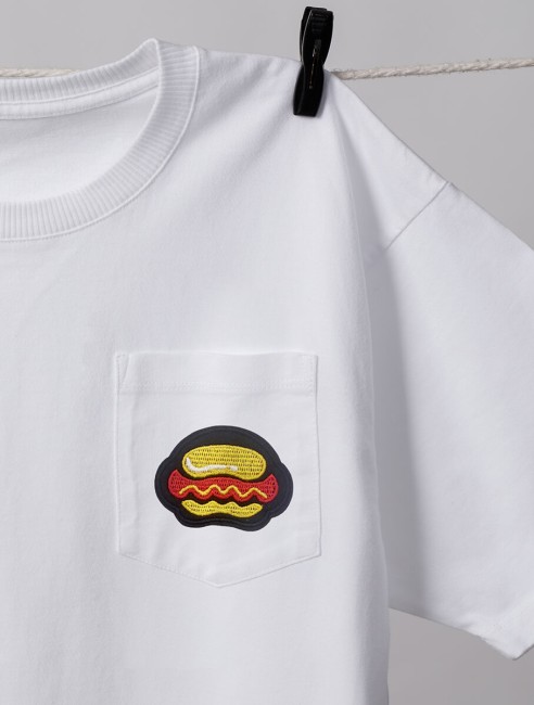 Écusson thermocollant rétro pop pour customiser t-shirt, sweat, sac ou casquette.