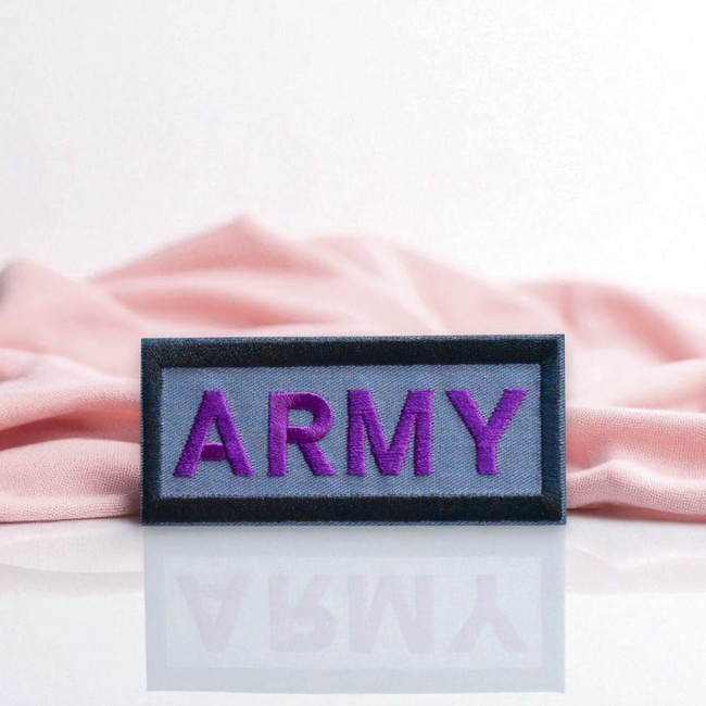 Ecusson ARMY BTS gris, noir et violet brodé 