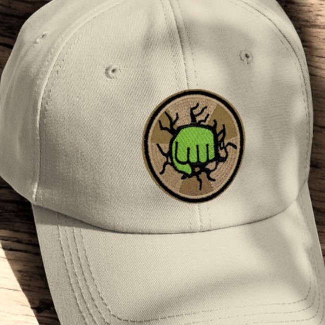 Patch thermocollant Hulk qui customise une casquette