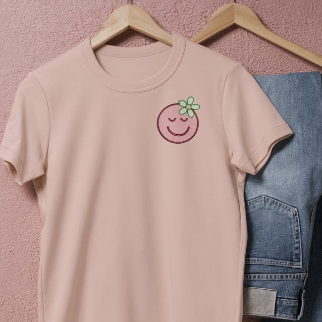 Patch thermocollant rose sur tee-shirt