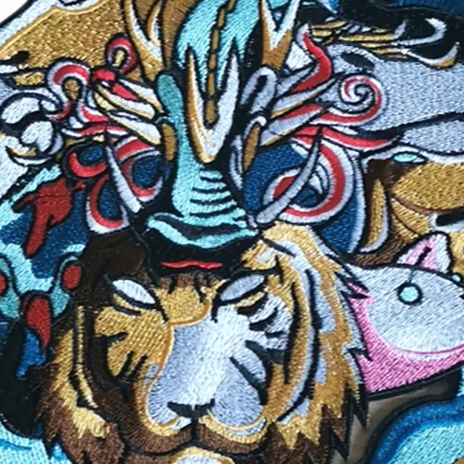 Détails de broderie du patch zodiaque chinois Gros plan sur les animaux brodés du patch zodiaque chinois