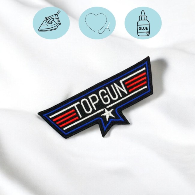 Écusson Top Gun posé sur fond blanc