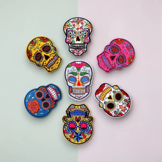 Sept modèles de patchs calavera au choix Collection de sept patchs calavera mexicains colorés