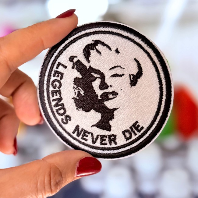 Broderie Marilyn Monroe – citation Legends never die Ecusson Legends never die Marilyn
