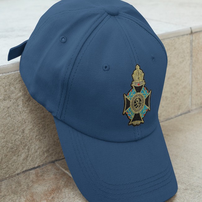 Fils métalliques dorés et lauriers brodés Écusson brodé Croix de Malte sur une casquette