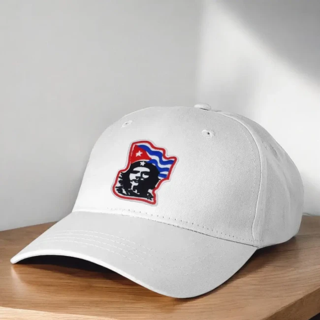 Écusson Che Guevara sur casquette blanche Patch Che Guevara posé sur une casquette blanche