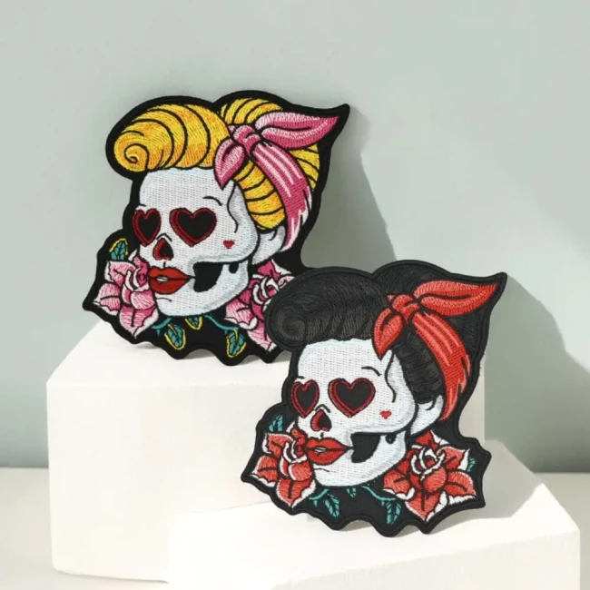 Écusson thermocollant pin-up tête de mort mexicaine modèle au choix : blonde ou brune Patch pin-up tête de mort rockabilly en versions blonde et brune