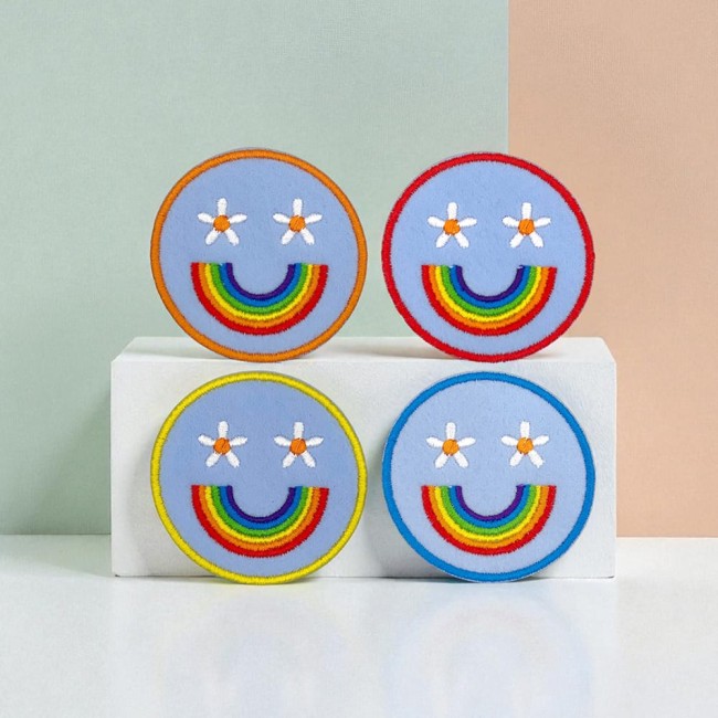 Patch LGBT sur fond bleu.4 couleurs pour la bordure au choix.