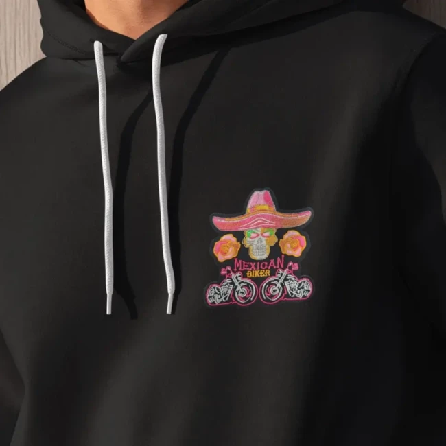 Patch Mexican Biker porté sur un hoodie noir