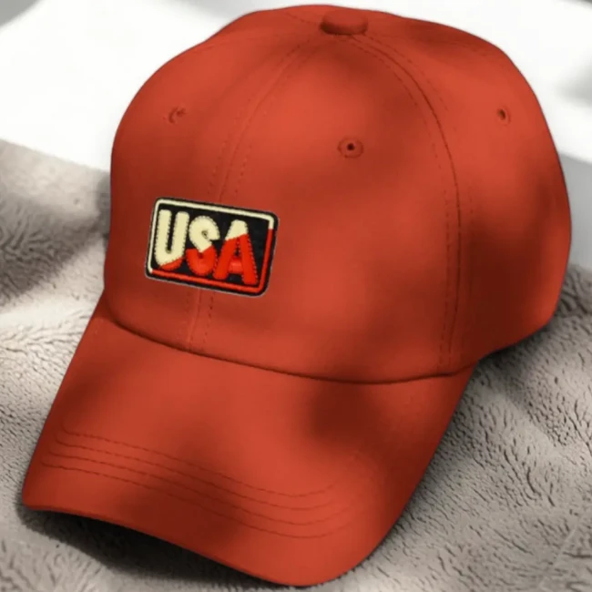 Patch USA sur une casquette rouge