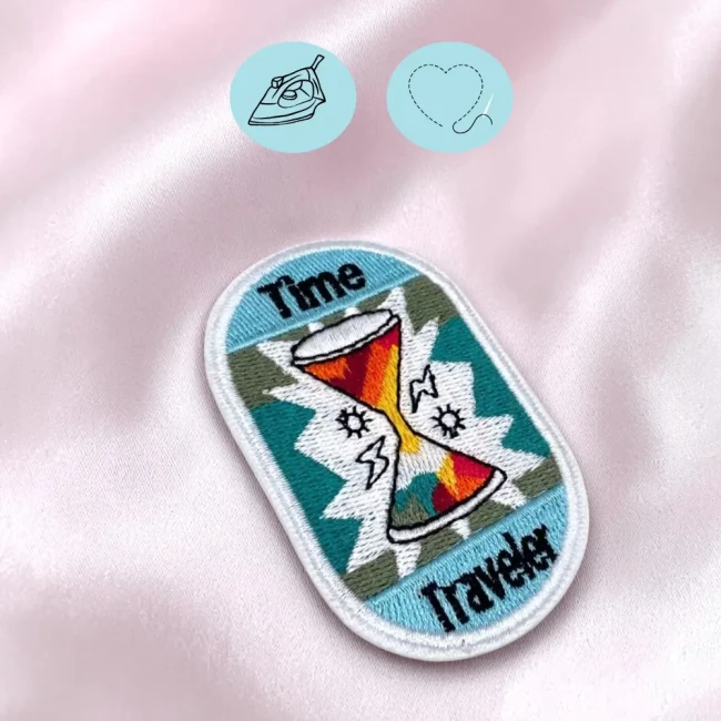 Patch brodé time traveler à coudre ou à thermocoller Patch Time Traveler thermocollant ou à coudre posé sur tissu rose