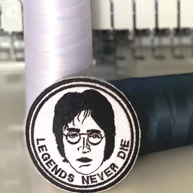 Ecusson John Lennon brod de fils noir et blanc