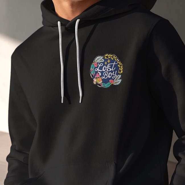 Hoodie noir personnalisé avec le patch lost boy