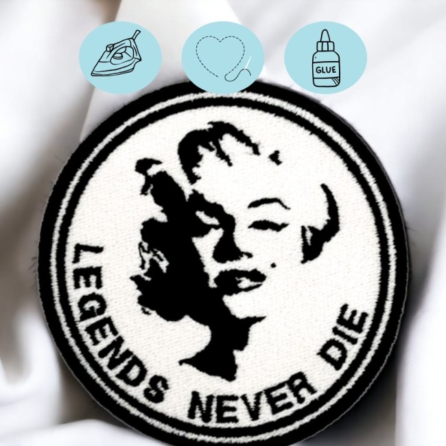 Version personnalisée – texte personnalisable Gros plan du patch brodé Marilyn Monroe avec détails de broderie