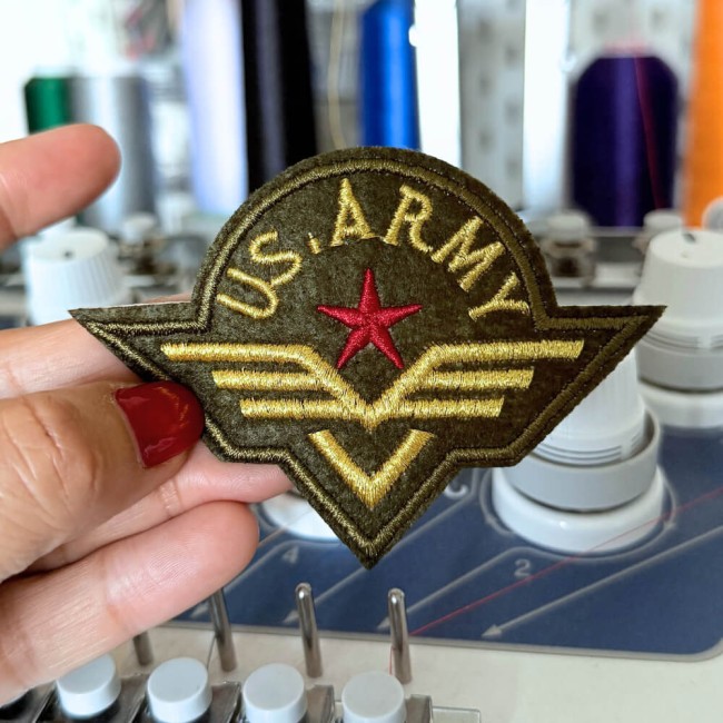 Patch brodé dans mon atelier Ecusson US ARMY brodé d'un fil brillant doré