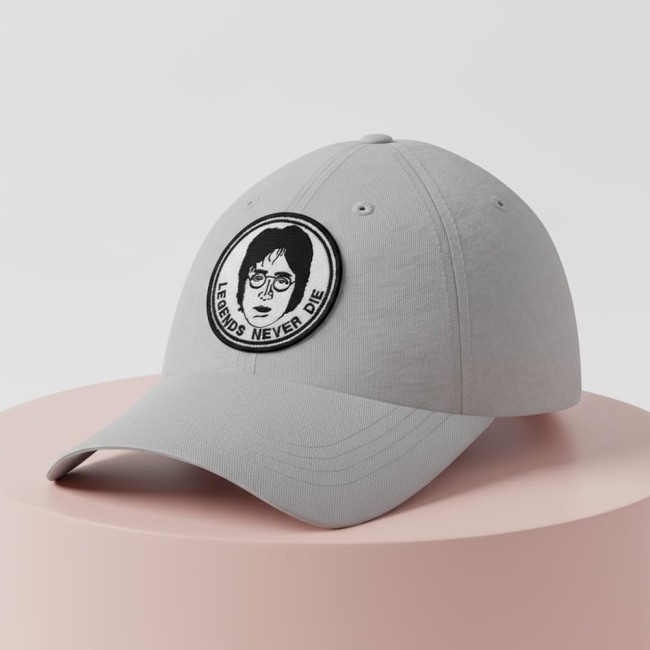 Patch Lennon sur une casquette 