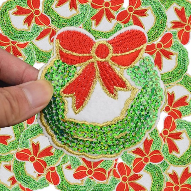 Ecusson couronne de Noel mesurant 8 cm