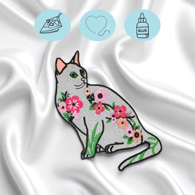 Écusson brodé chat avec fleurs – idée cadeau pour amoureux des chats