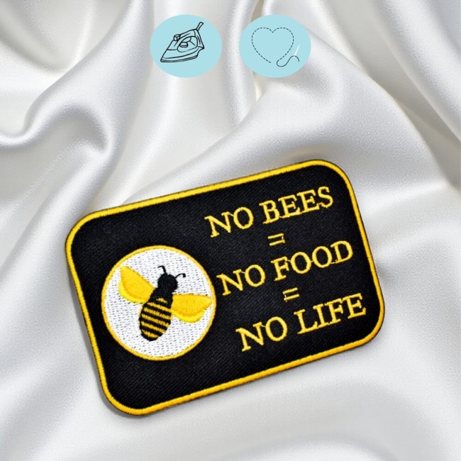 Gros plan du patch abeille brodé No Bees No Food No Life
