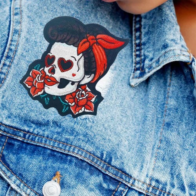 Motif brodé féminin rock façon calavera Dia de los Muertos