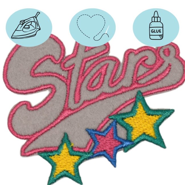 Gros plan sur le patch Stars brodé et ses étoiles