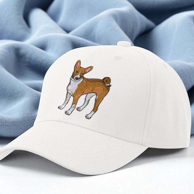 Idée de customisation avec le patch Basenji sur une casquette Patch brodé Basenji appliqué sur une casquette blanche