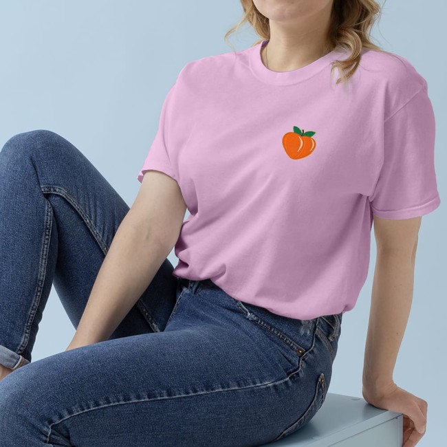 Patch pêche qui customise un t-shirt femme rose