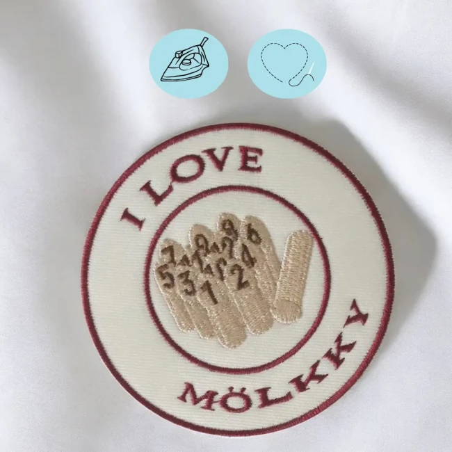 Patch thermocollant Molkky beige et marron Ecusson brodé Molkky à coure ou à thermocoller