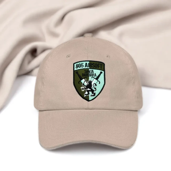 Patch Airsoft Santa Barbara posé sur une casquette beige