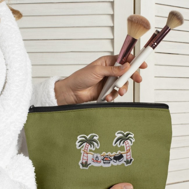 Écusson thermocollant palmier et linge suspendu, idéal pour customiser une trousse de toilette