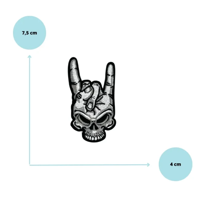 Patch brodé skull pour veste ou sac biker Dimensions du patch biker main rock et crâne 7,5 x 4 cm