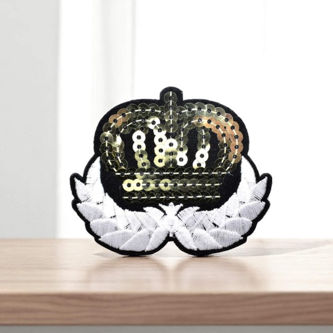 Motif thermocollant représentant une couronne royale brode de sequins doré Patch brodé couronne à sequins