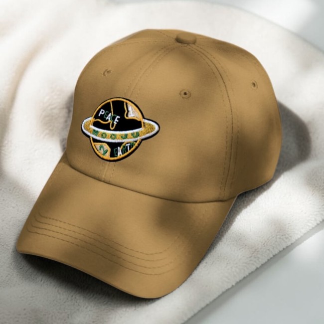 Casquette camel avec le patch dessus