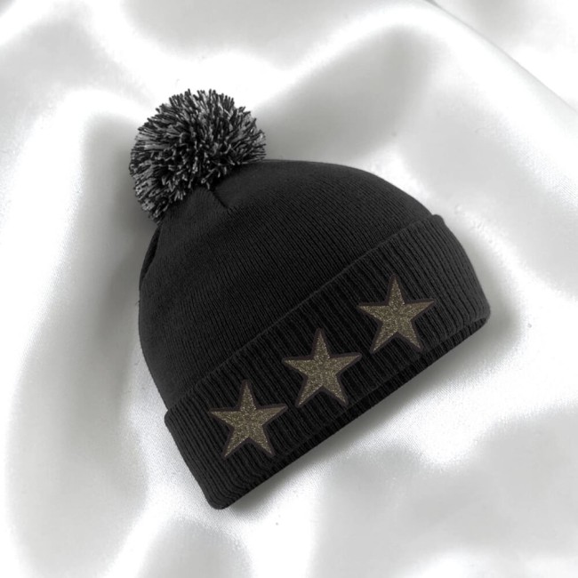 bonnet en laine customisé avec 3 toiles pailletés de couleur bronze