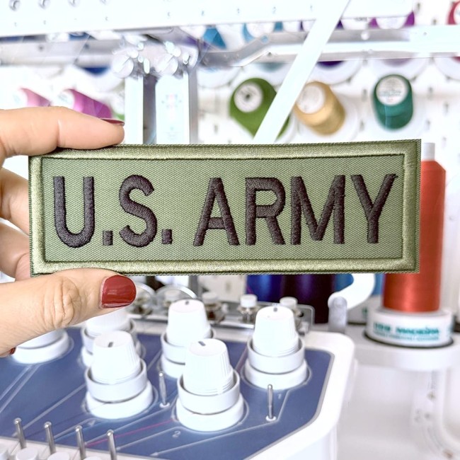 Patch thermocollant US ARMY créé dans l'atelier de broderie de Saperlipopettebylena Écusson brodé US ARMY