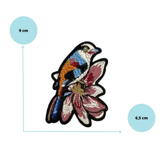 Dimensions de l'écusson thermocollant oiseau et fleur Dimensions du patch brodé oiseau et fleur de 9 x 6,5 cm