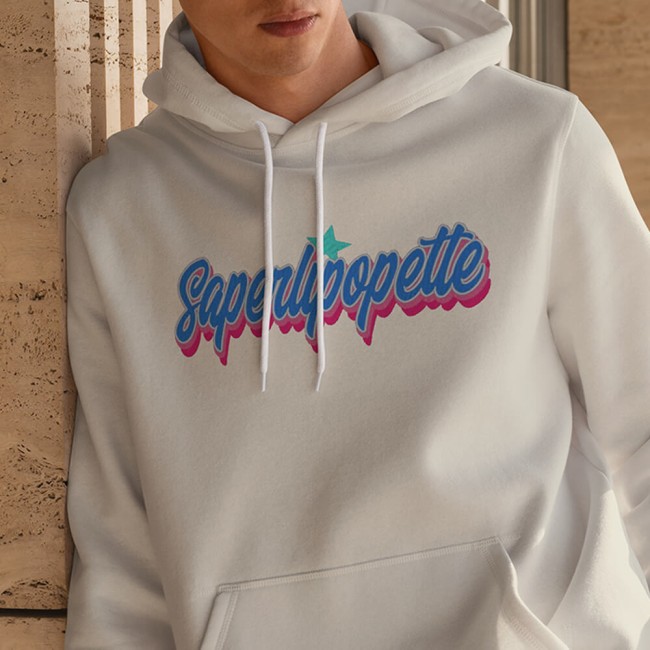 Customisation d'un sweat-shirt avec l'écusson Saperlipopette grand format (26 cm)