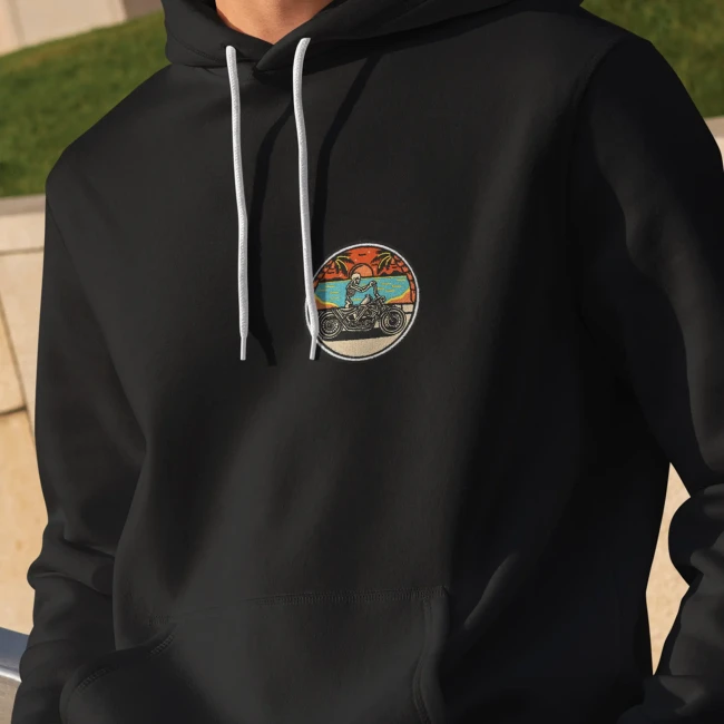 Patch biker squelette à moto posé sur une veste noire Motif biker drôle à coudre ou thermocoller facilement sur un hoodie