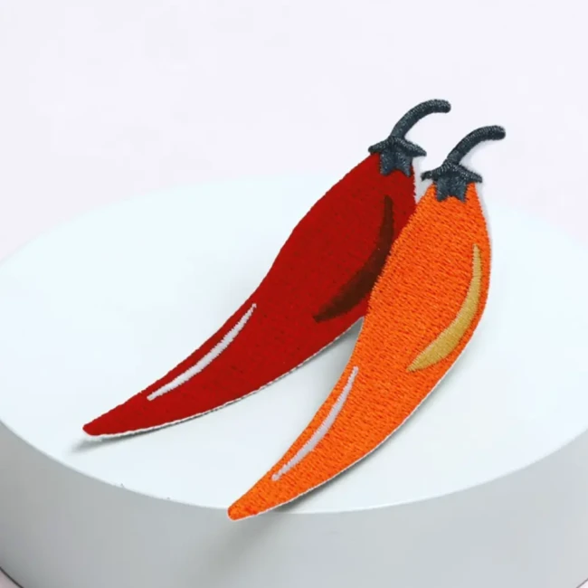 patch brodé piments posé en mise en situation, inspiration customisation