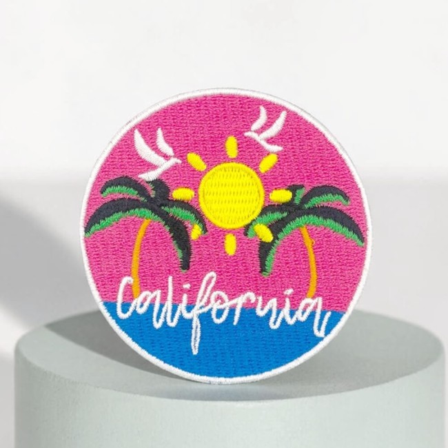 Ecusson thermocollant California avec palmiers et soleil, vue de face