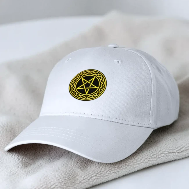 Écusson pentagramme jaune sur casquette blanche Patch pentagramme inversé jaune sur une casquette blanche