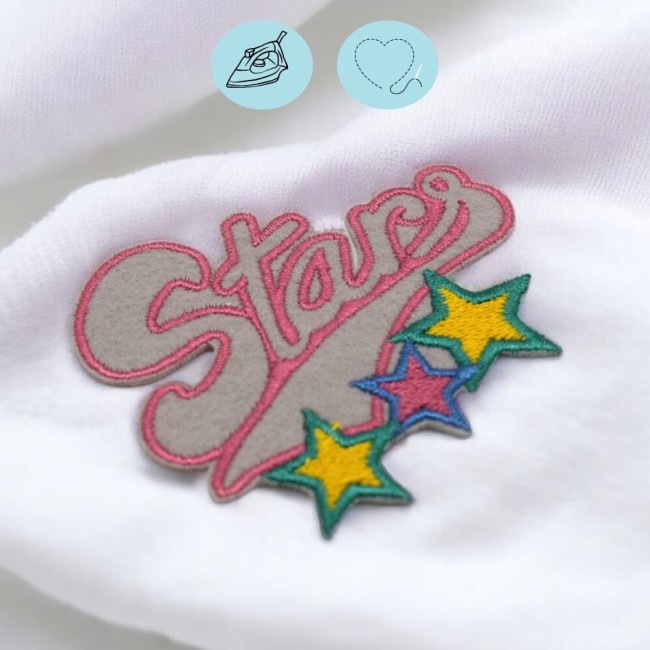 Gros plan sur le patch Stars brodé et ses étoiles
