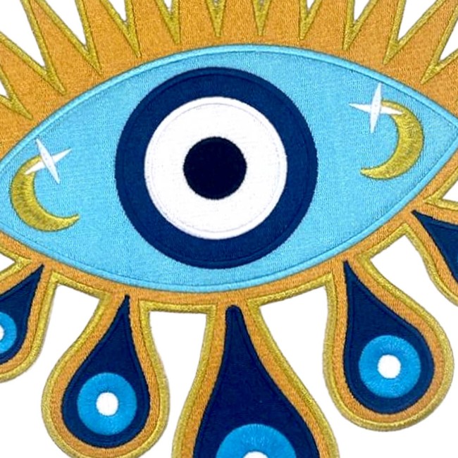 Détail du patch œil bleu et doré