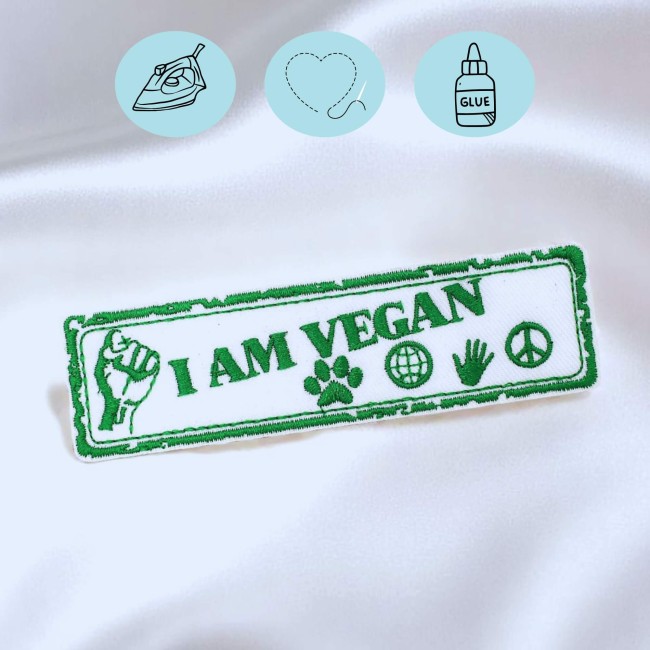 Ecusson I am vegan, écusson thermocollant à message patch brodé I am vegan vert et blanc posé à plat, écusson thermocollant message vegan