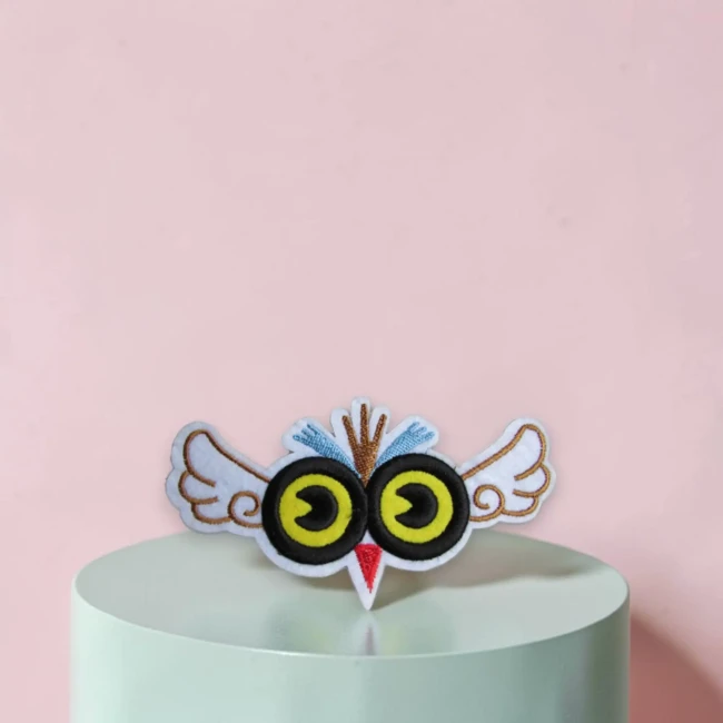 Écusson thermocollant hibou ailé Patch brodé représentant un hibou ailé aux grands yeux