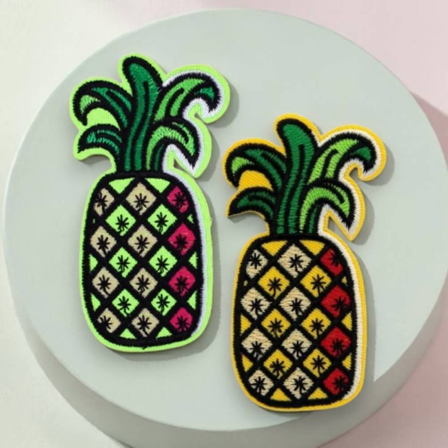 Patch brodé ananas 8,5 cm, modèle au choix