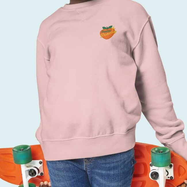 Patch pêche brodé appliqué sur un sweat enfant