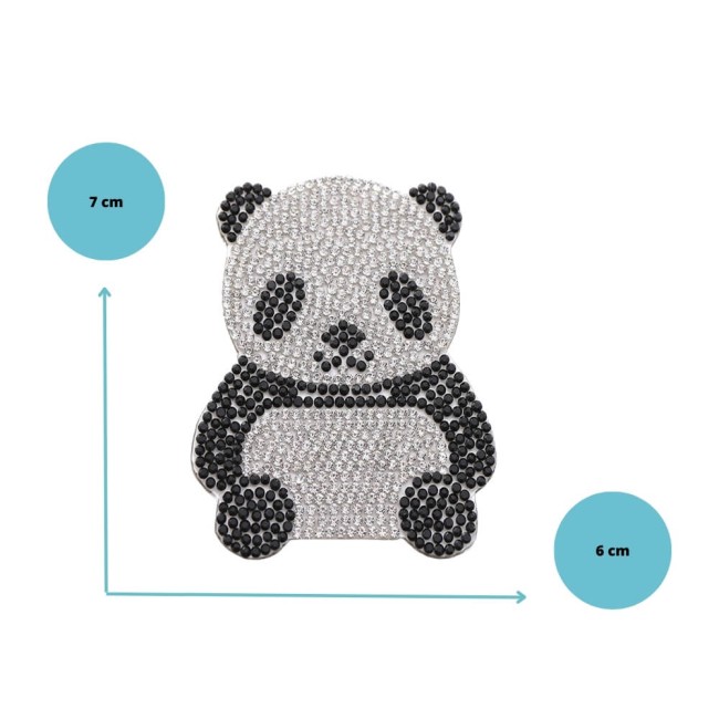 Le patch panda en strass mesure 7 cm de haut et 6 cm de large Dimensions du patch panda 6 x 7 cm
