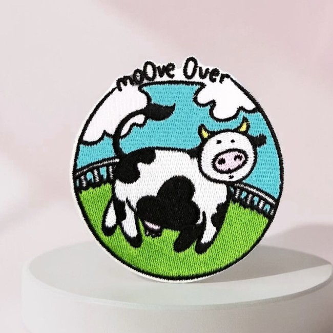 Patch brodé thermocollant vache rigolote 