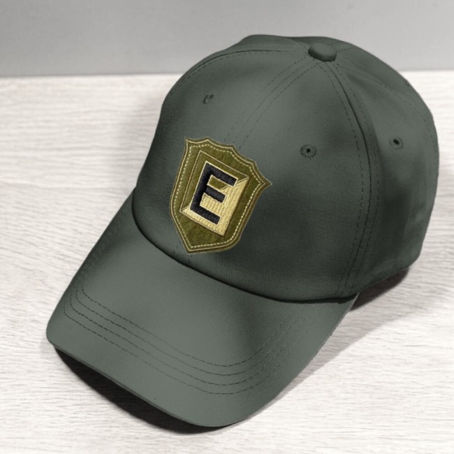 Patch lettre E brodé à thermocoller ou coudre – format bouclier 7,5 cm